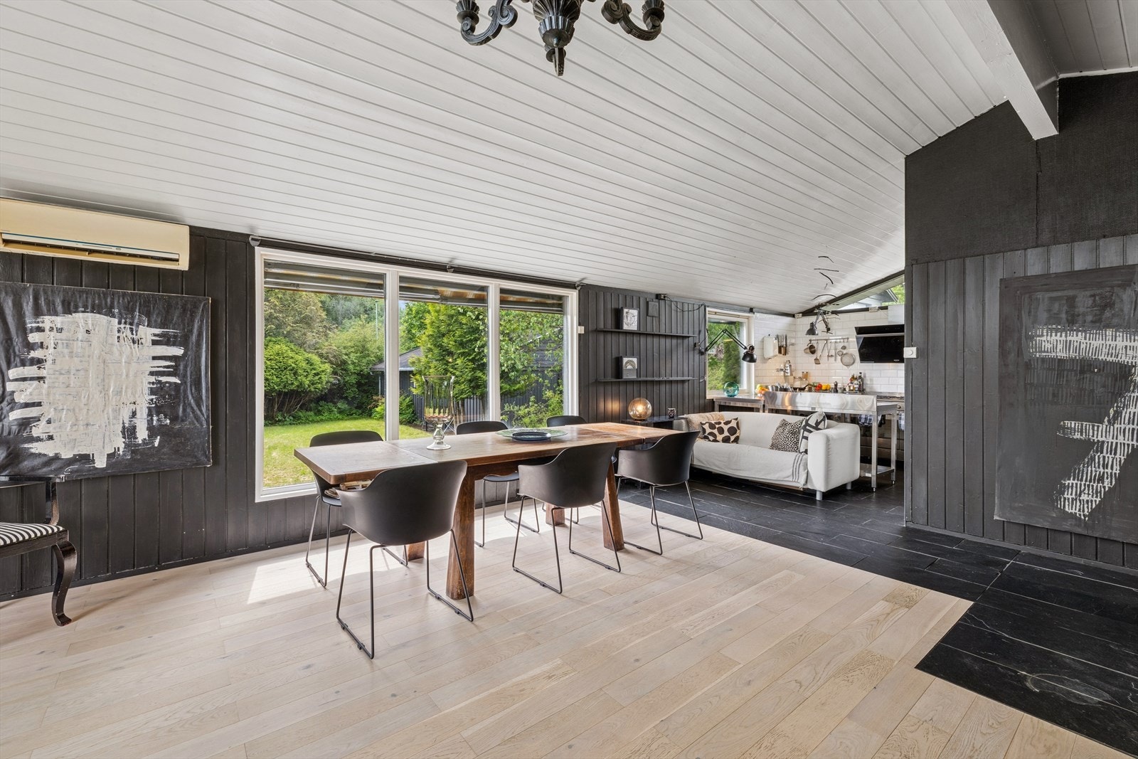 Her er det plass til et hyggelig spisebord. Galleribilde