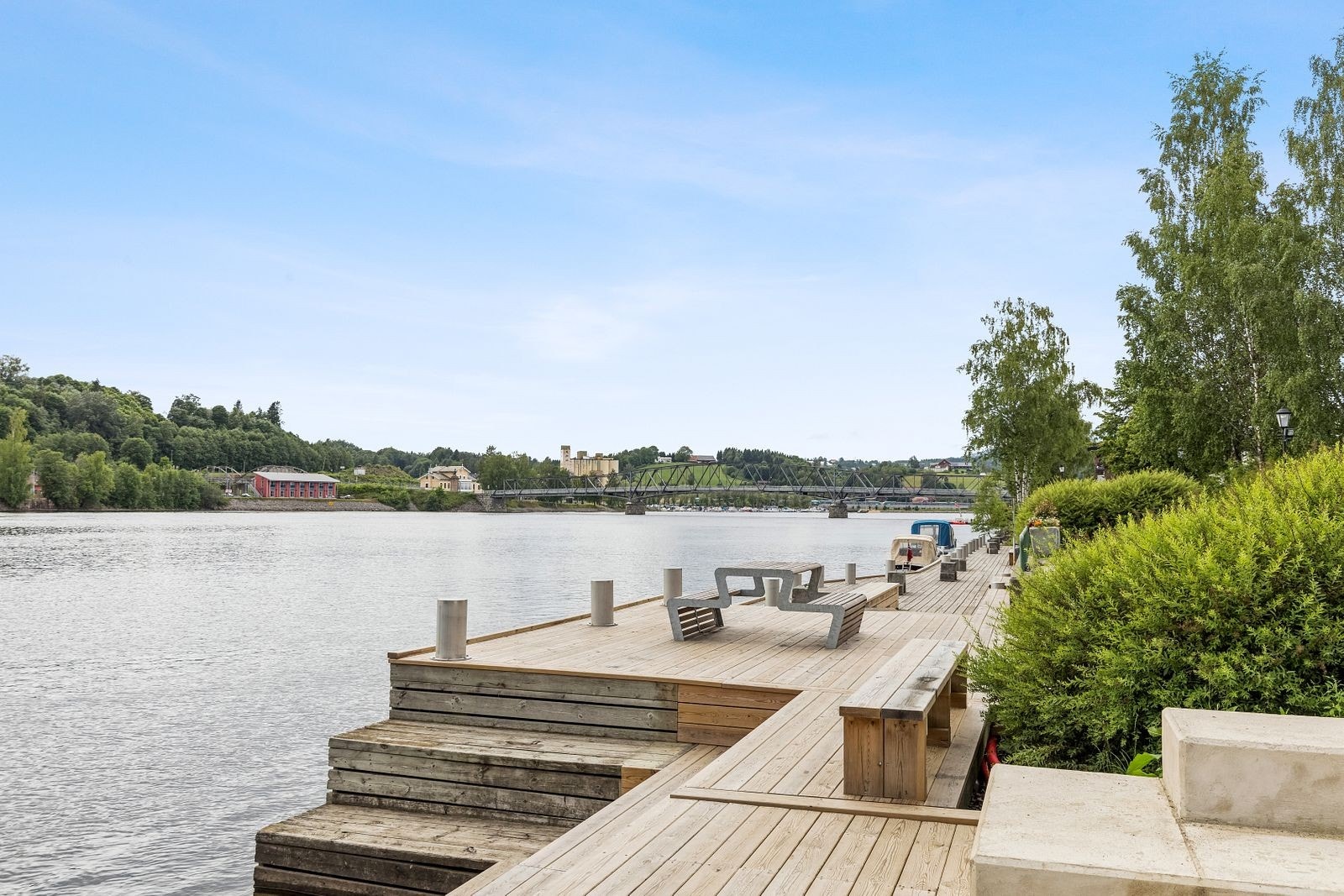 Eidsvoll sentrum Sundet ligger ved idyllisk Vorma, med gjestebrygger og båthavn. Galleribilde