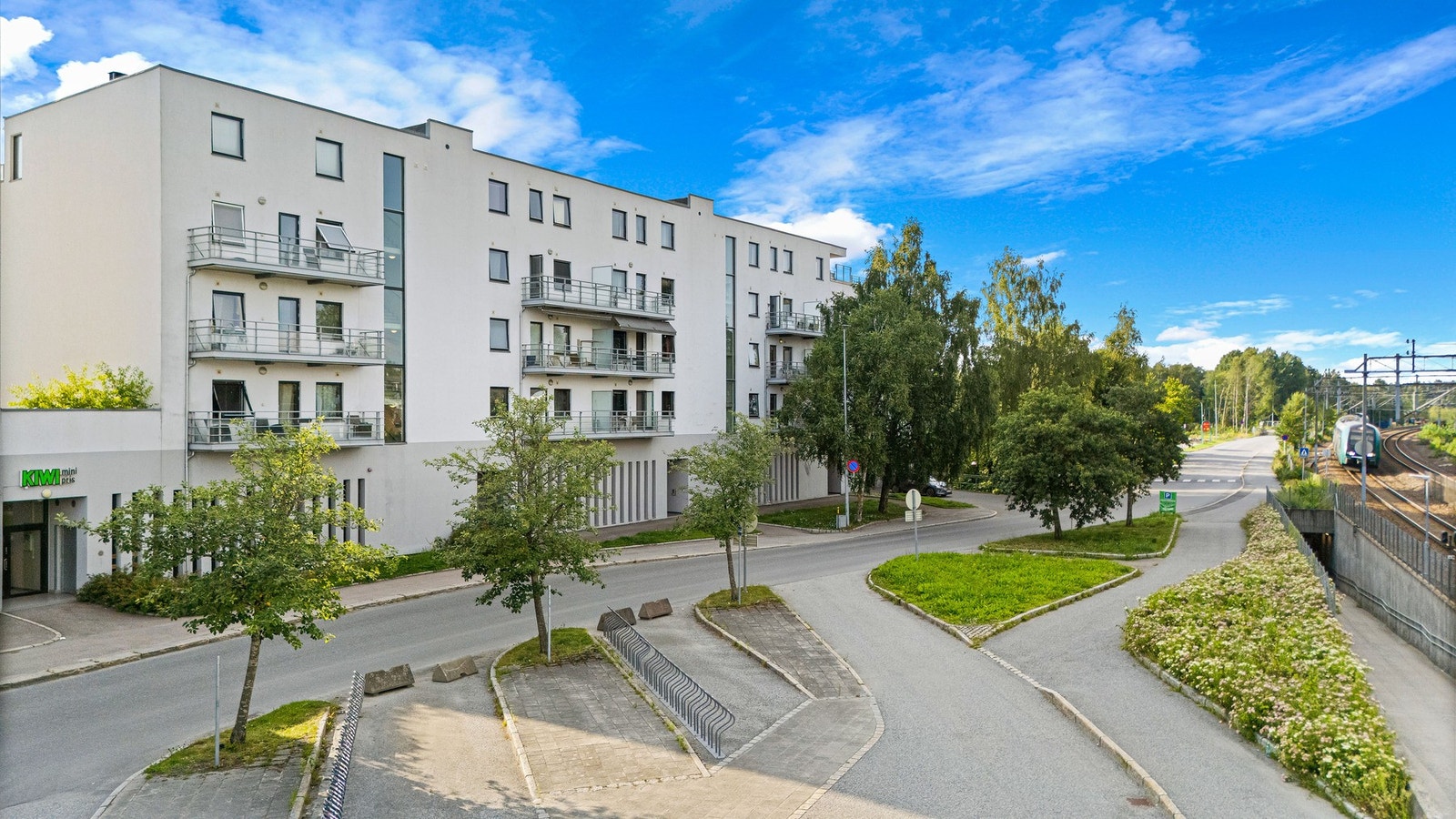 Fasade mot øst med inngangsparti. Galleribilde