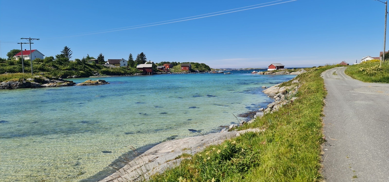 Området byr på fantastiske muligheter for både padling og sykling, med storslått natur som innbyr til opplevelser og utforskning Galleribilde