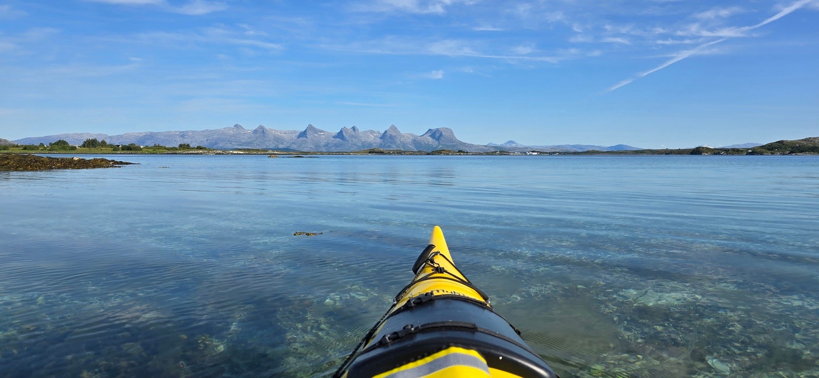 Drømmer du om en enkel hyttehverdag på vakre Helgelandskysten så må denne fritidsboligen oppleves Galleribilde