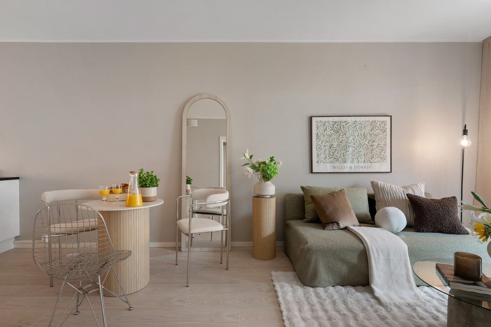 - Stue/kjøkken måler 25,7m² - Galleribilde