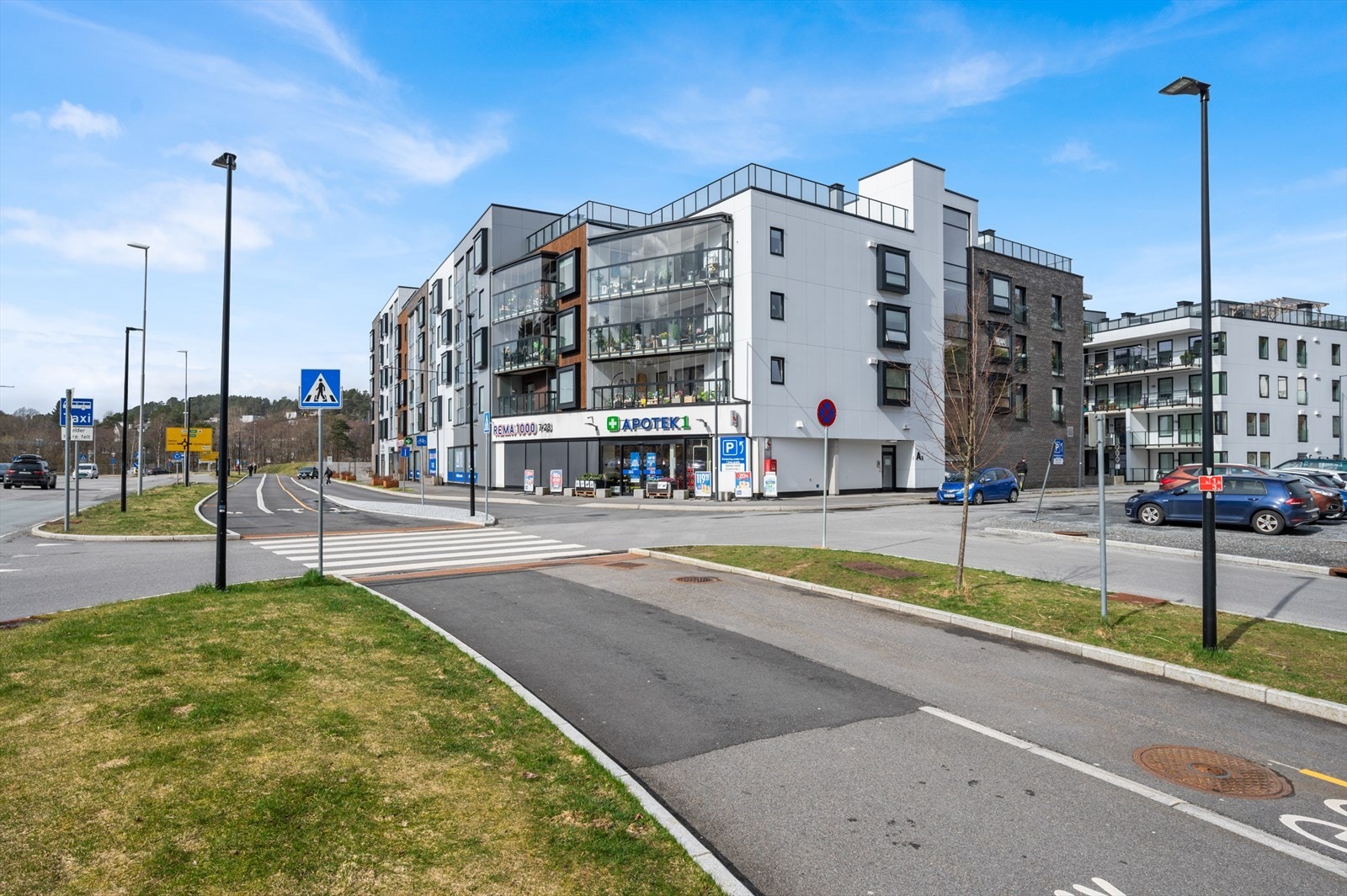 - Med dagligvare og apotek i nabobygget blir hverdagen lettvint - Galleribilde