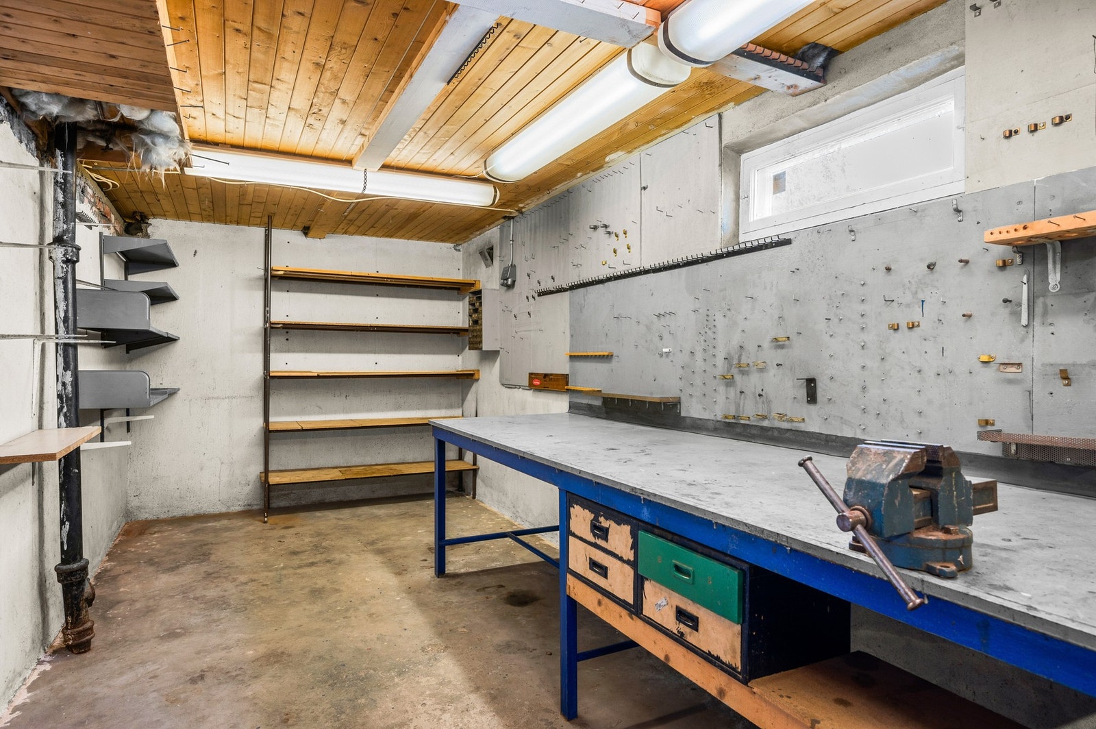 Kjeller med verksted og lagringsmuligheter Galleribilde