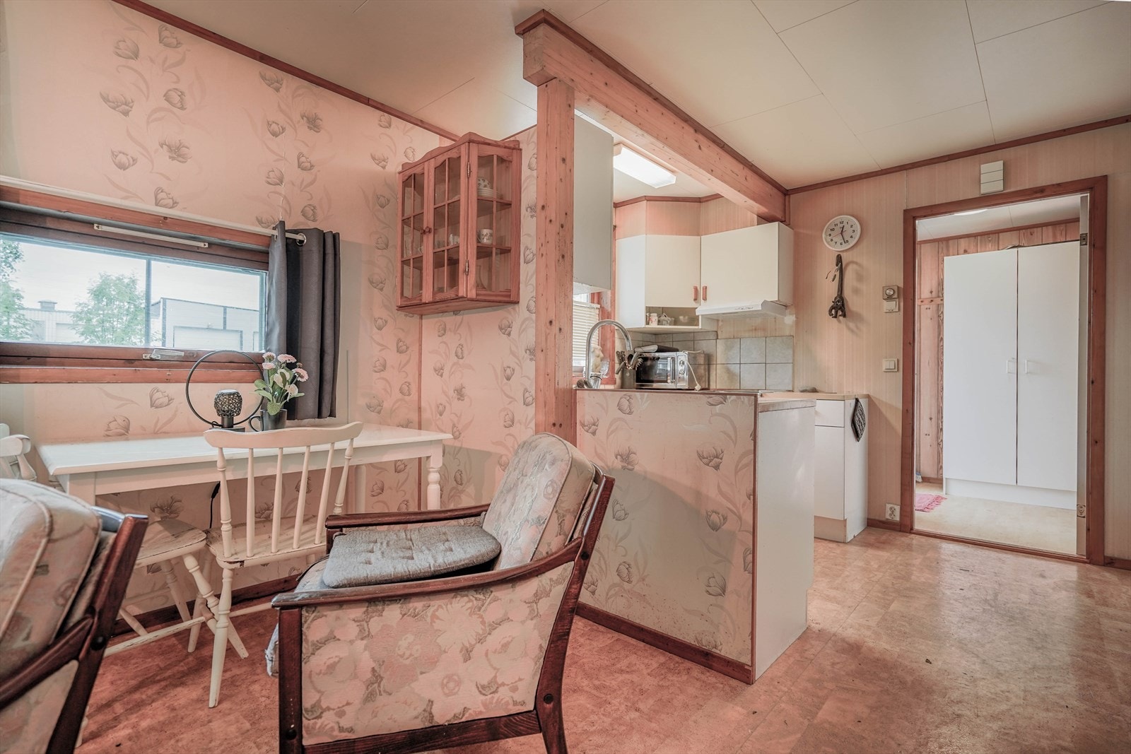 Romløsning i leilighet mot inngang Galleribilde