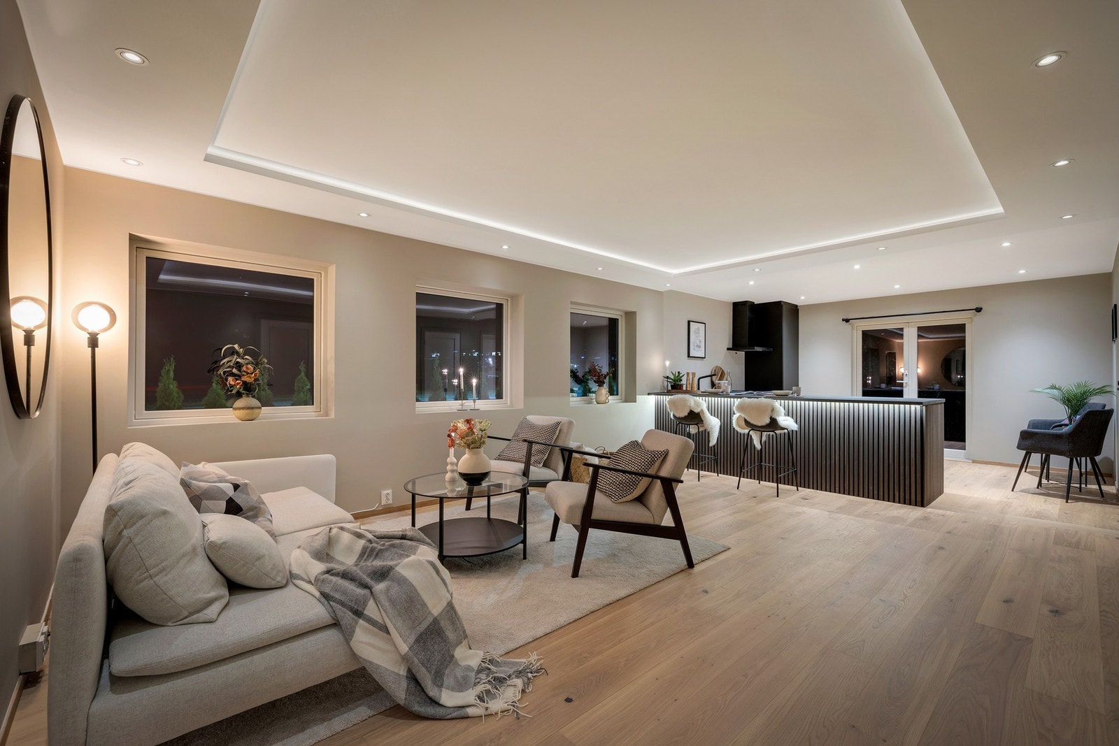 Boligen har en stor og luftig stue/kjøkken løsning på hele 33,9 kvm. Galleribilde