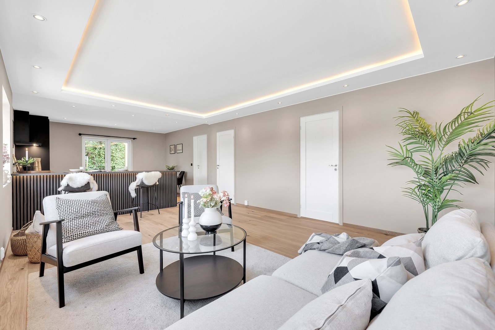 Boligen har en stor og luftig stue/kjøkken løsning på hele 33,9 kvm. Galleribilde