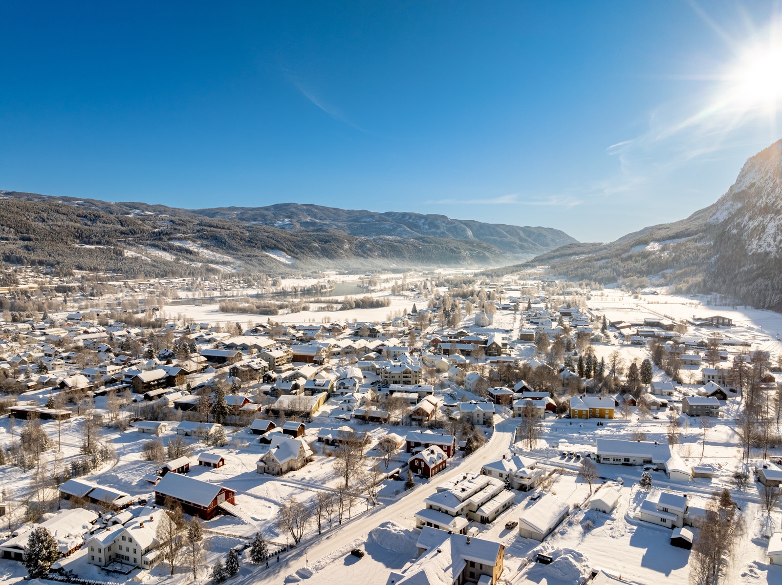 Nesbyen sentrum en fin vinterdag i februar 2024 Galleribilde