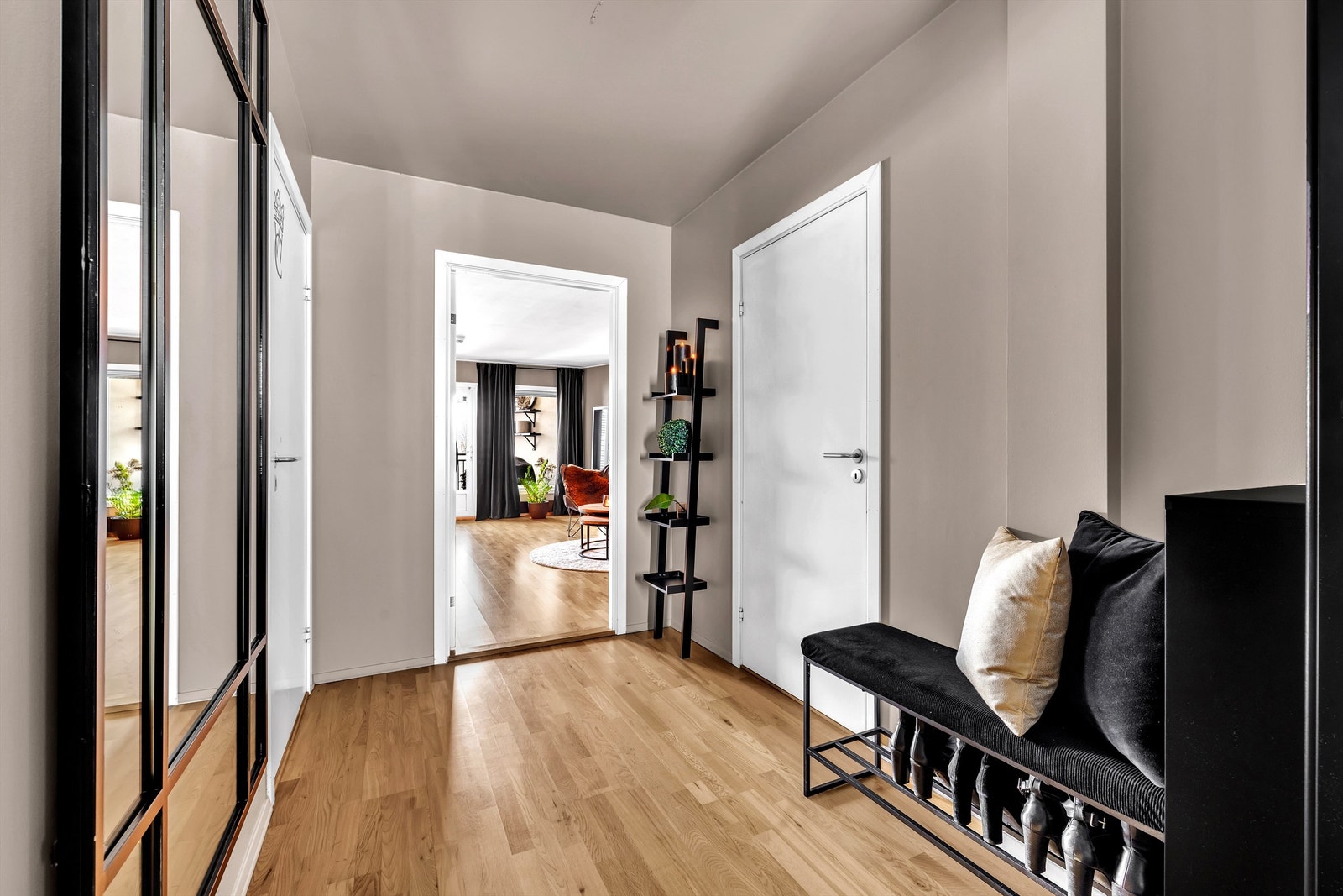 Velkommen inn til en hyggelig omvisning! Galleribilde