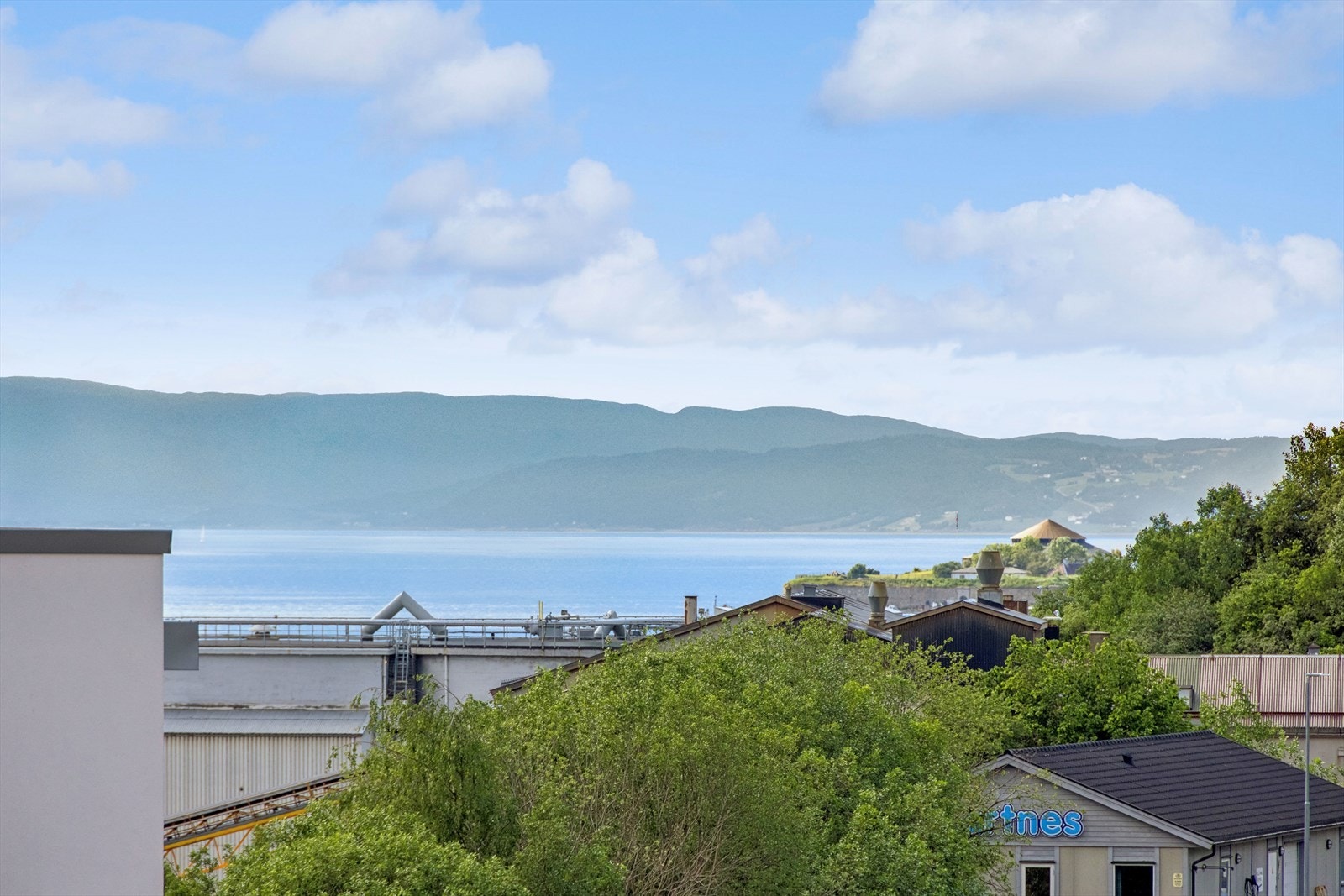 Her bor du rett ved flotte Trondheimsfjorden og har kysstien Ladestien kort vei unna. Galleribilde