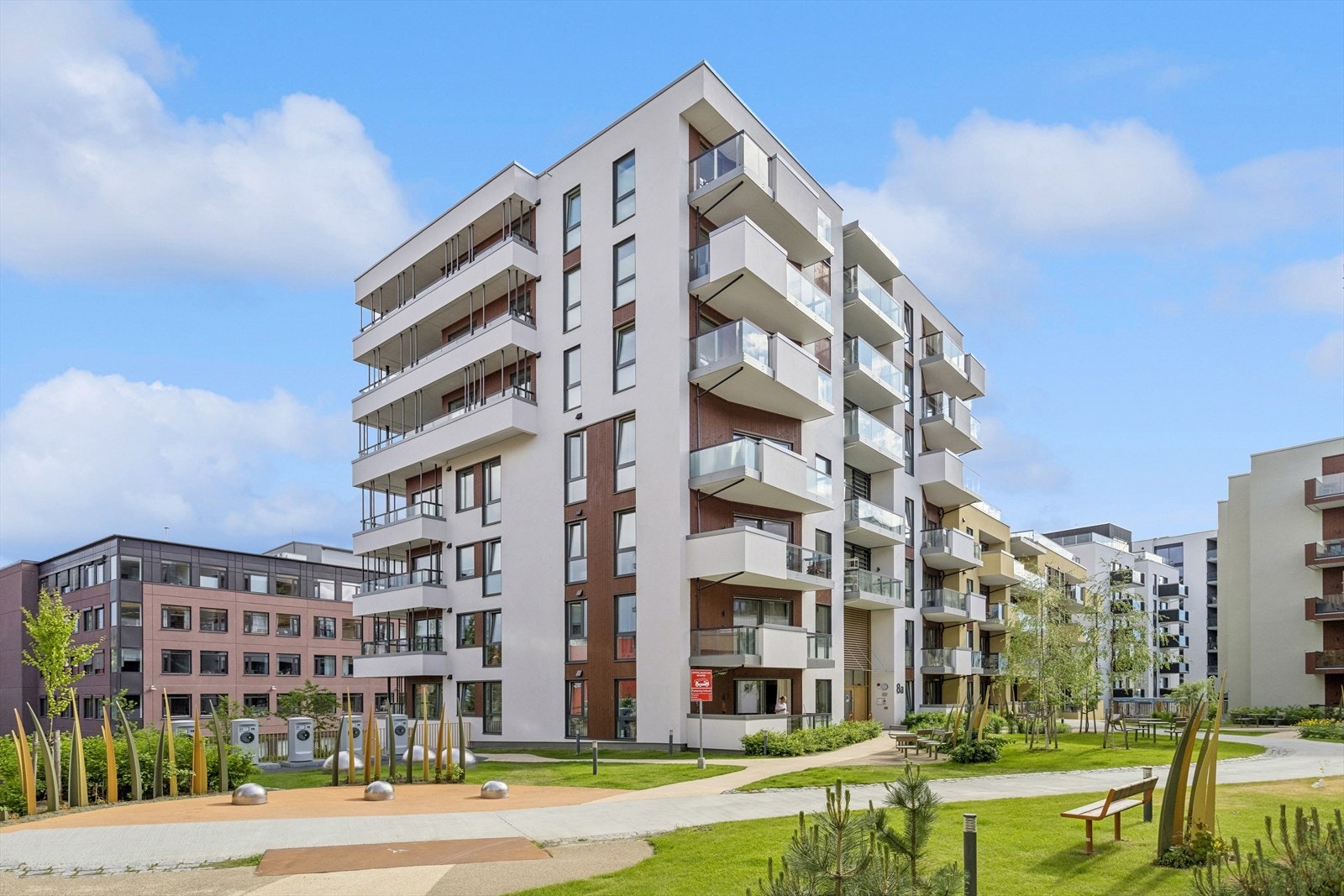 Leiligheten ligger i 7.etasje - byggets toppetasje - og har gjennomgående god standard og lyse overflater. Galleribilde