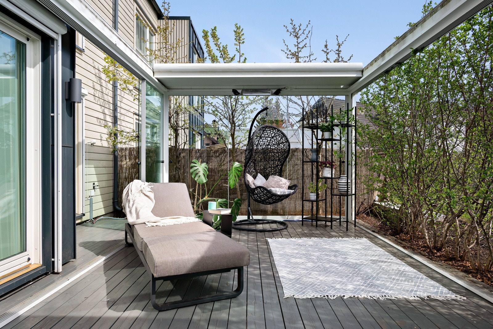 På finværsdager kan både tak og vegger skyves til siden Galleribilde