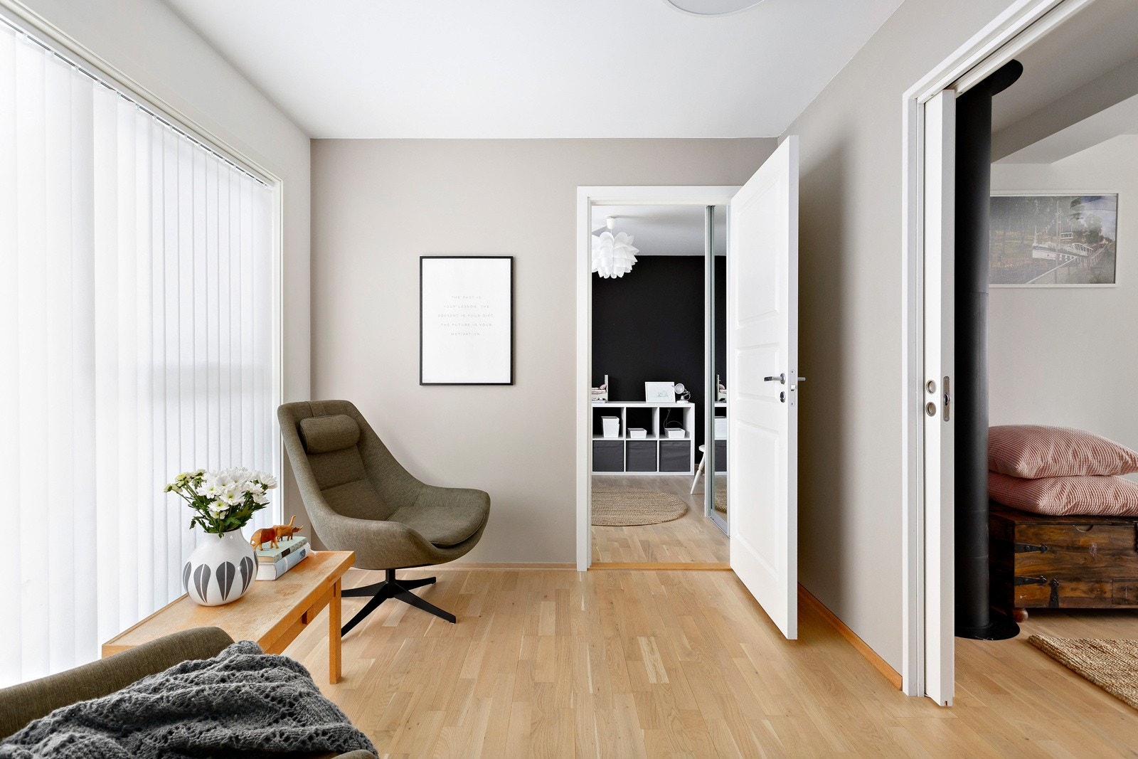 Plass til hjemmekontoret elelr en lesekrok i mellomgangen Galleribilde