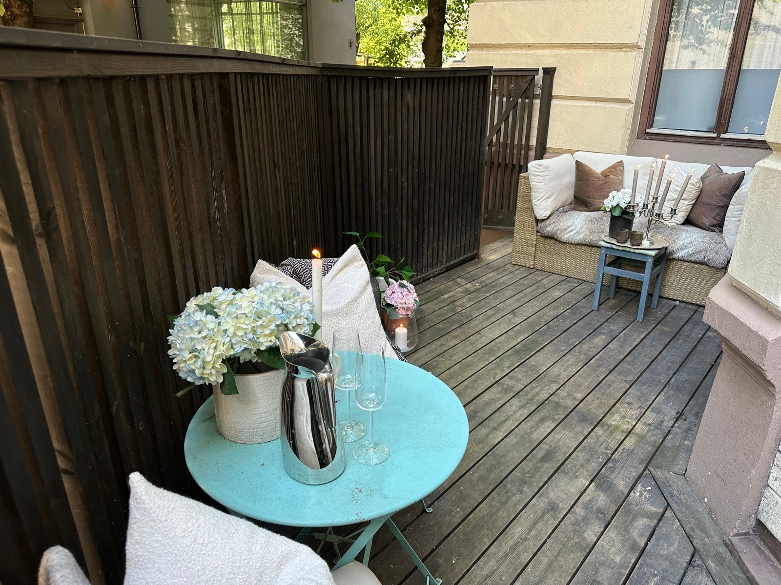 Her er det god plass til flere sittegrupper og eksempelvis grill. Galleribilde