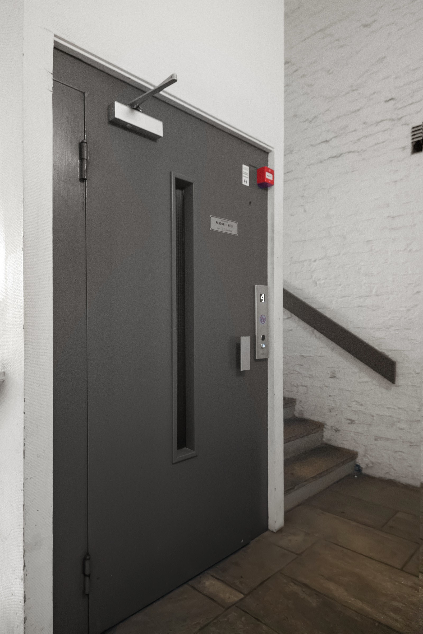 Det er heis i bygget hvilket kommer spesielt godt med når man skal hente vinterjakkene i loftsboden. Galleribilde