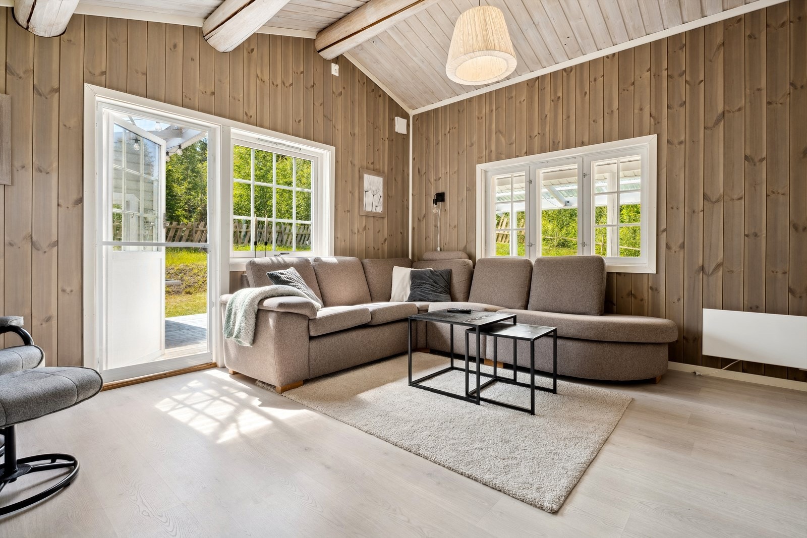 Stue med utgang til terrasse. Galleribilde