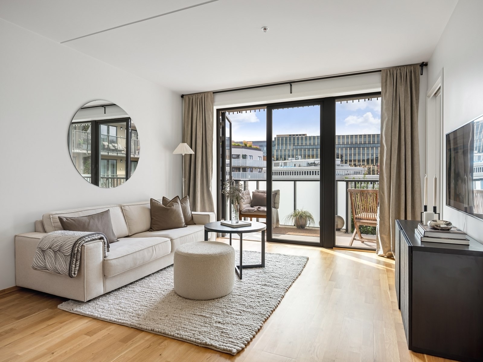 Flott, ny leilighet i 2021 med solrik, sydvestvendt balkong og god standard. Galleribilde