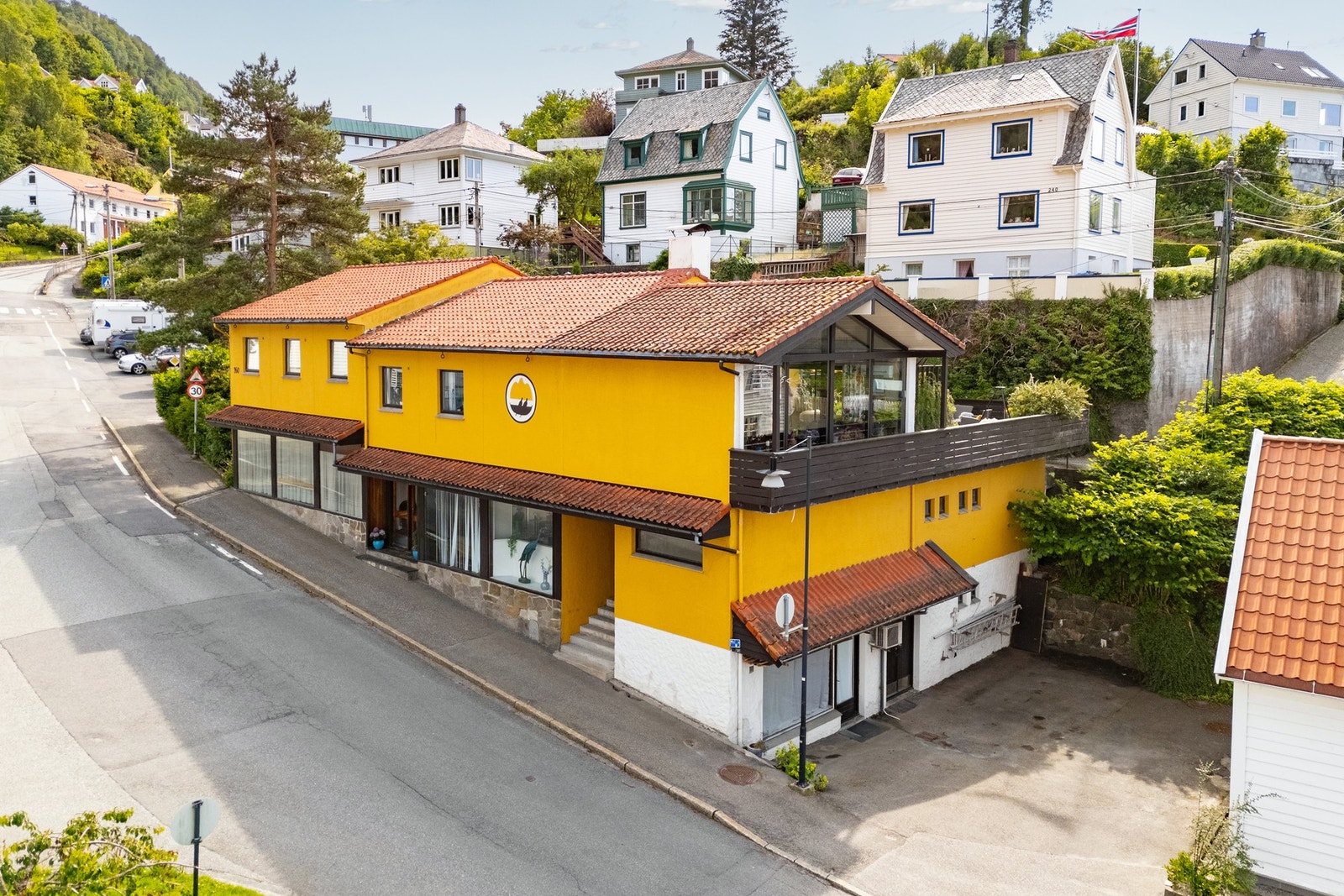 Vi har gleden av å presentere Salhusvegen 260 v/ Eivind Kalve og Frode Hauge. Galleribilde