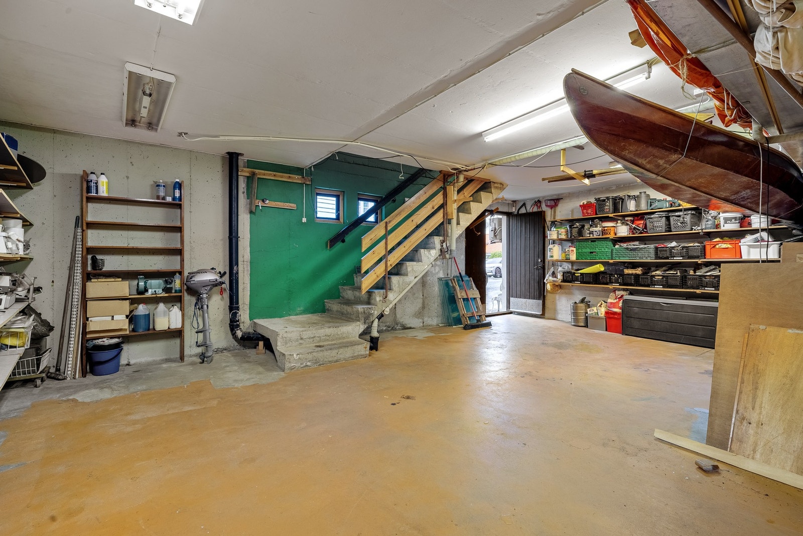 Lokalet er brukt til verksted og lager. Spennende lokale med stort potensial. Galleribilde