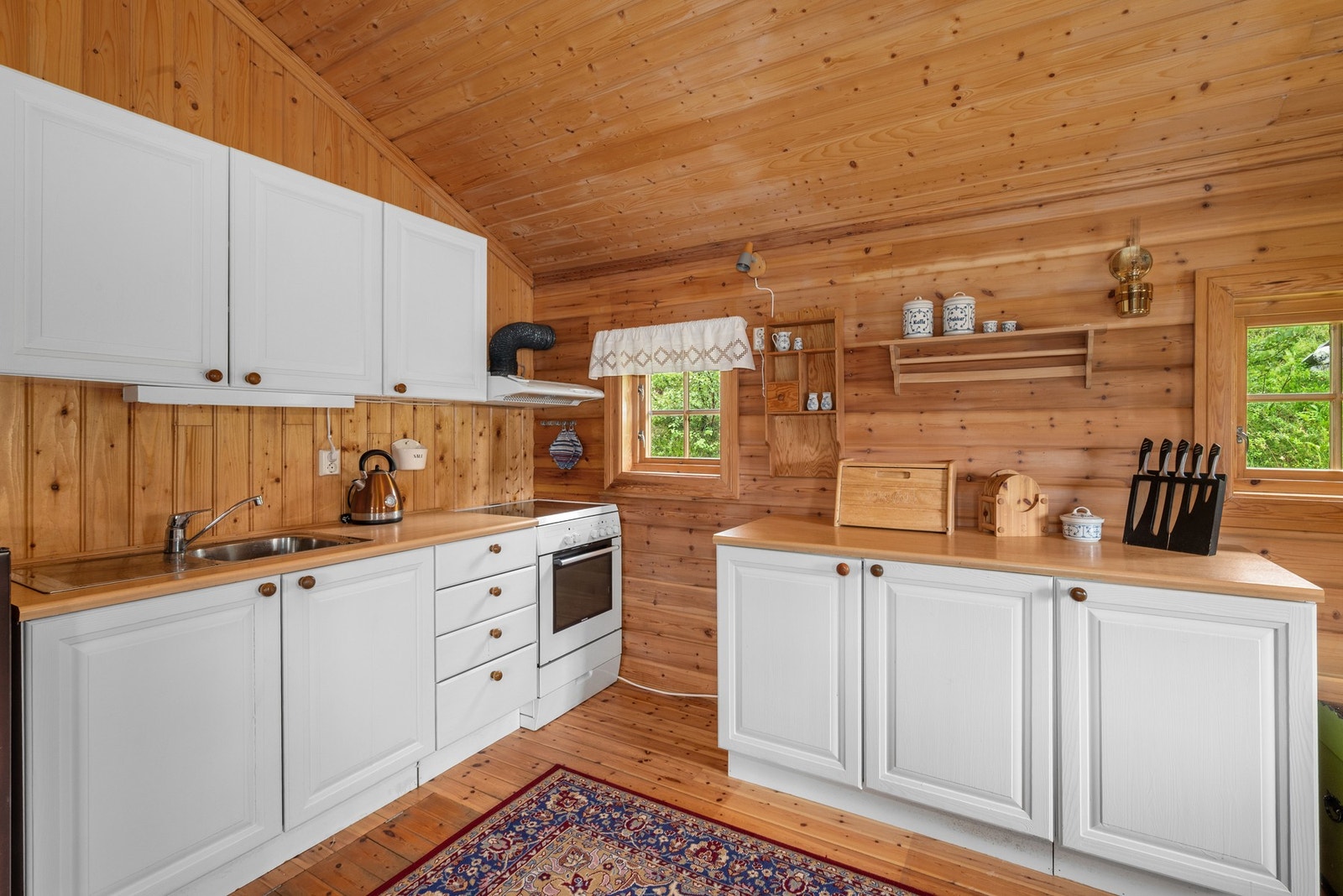 Hytta har innlagt strøm. Galleribilde