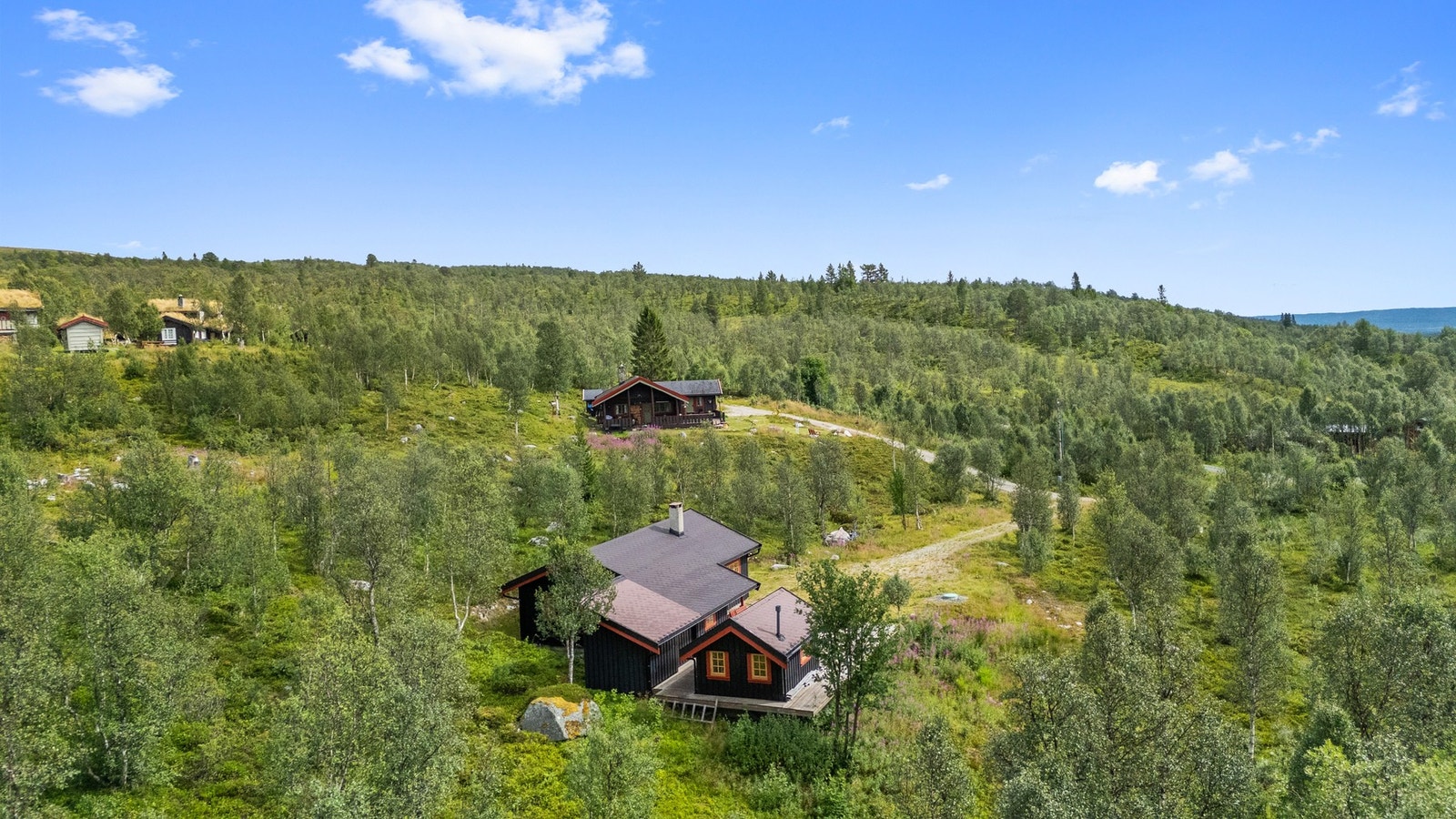 Tomta er på ca. 1,1 mål. Galleribilde