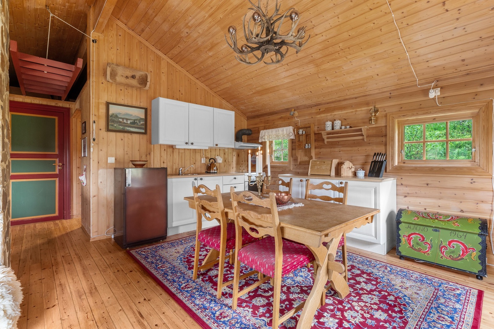 Adkomst til hems via nedfellbar stige. Galleribilde