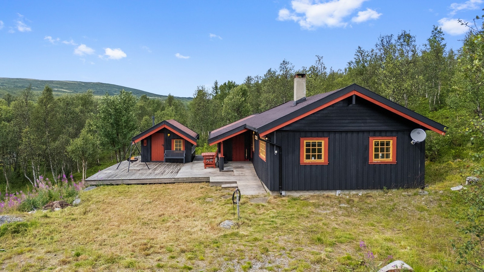 Hytta ble oppført i 1997 og har i tillegg et anneks satt opp i 2002. Galleribilde