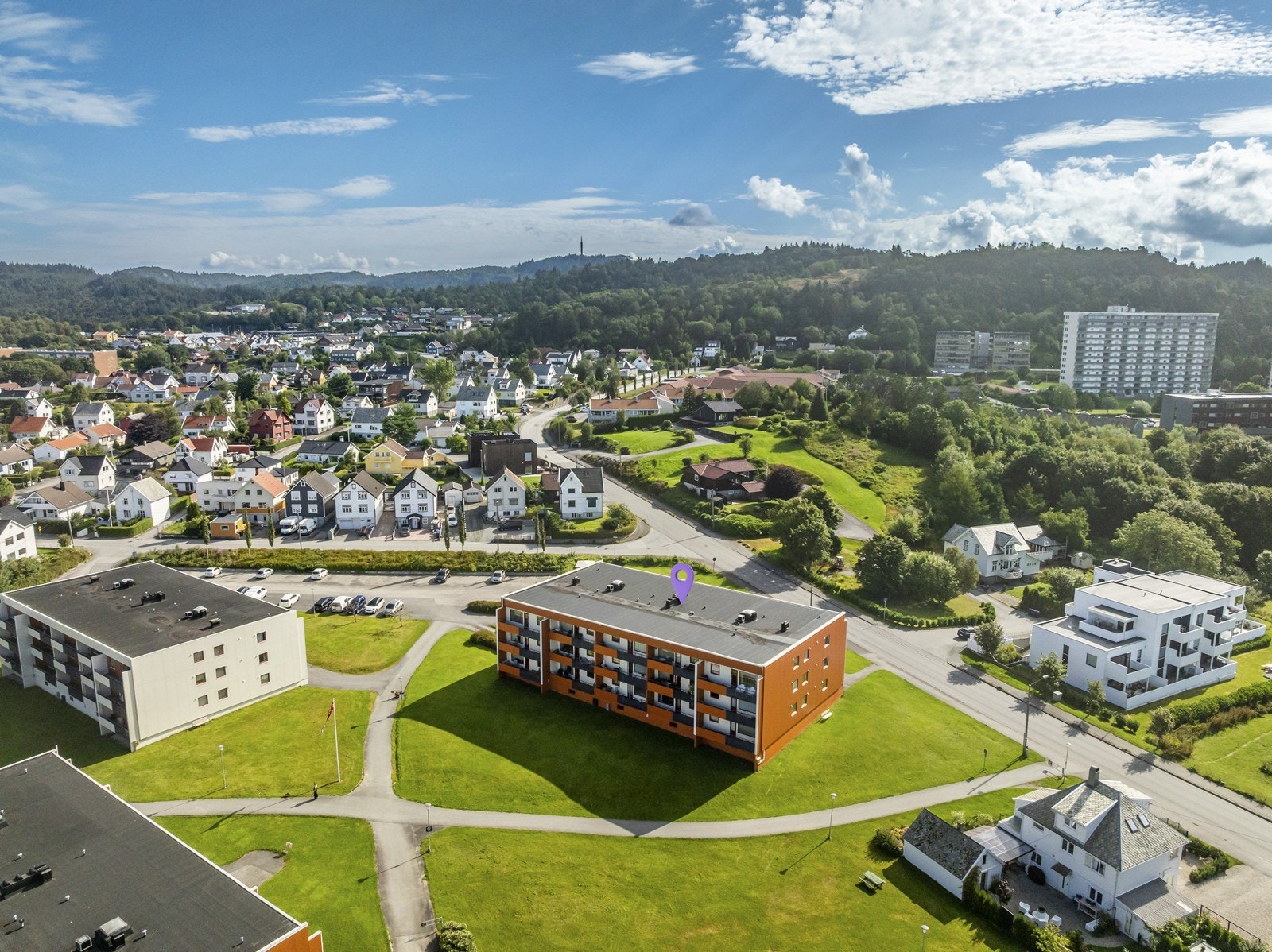 Sentral plassering. Bygget er renovert utvendig i nyere tid - 2022-24. Galleribilde