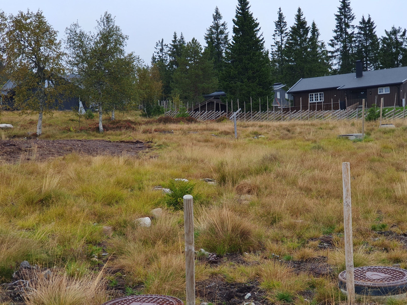 Tomtebilde fra veien nedenfor. Galleribilde