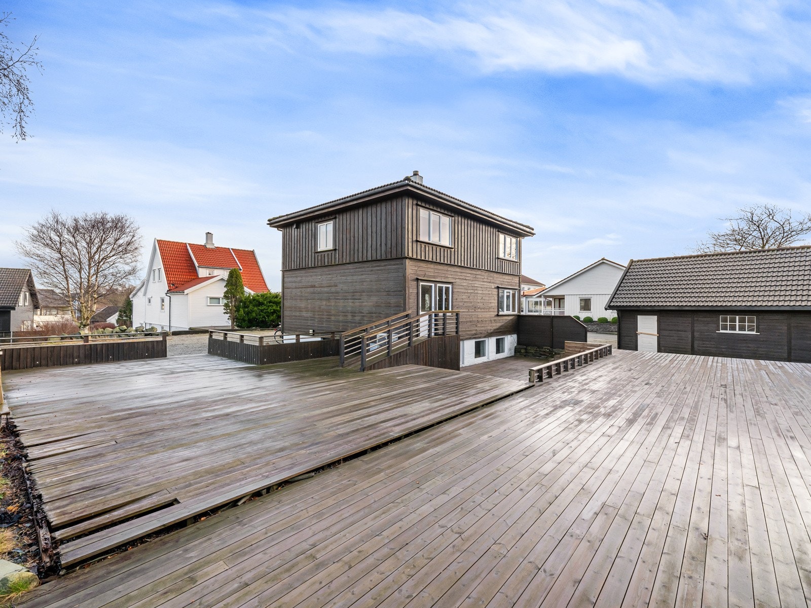 Store terrasseflater og gode solforhold Galleribilde