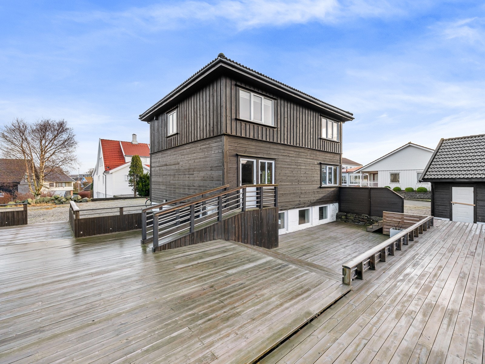 Eiendommen har god boltreplass for store og små Galleribilde