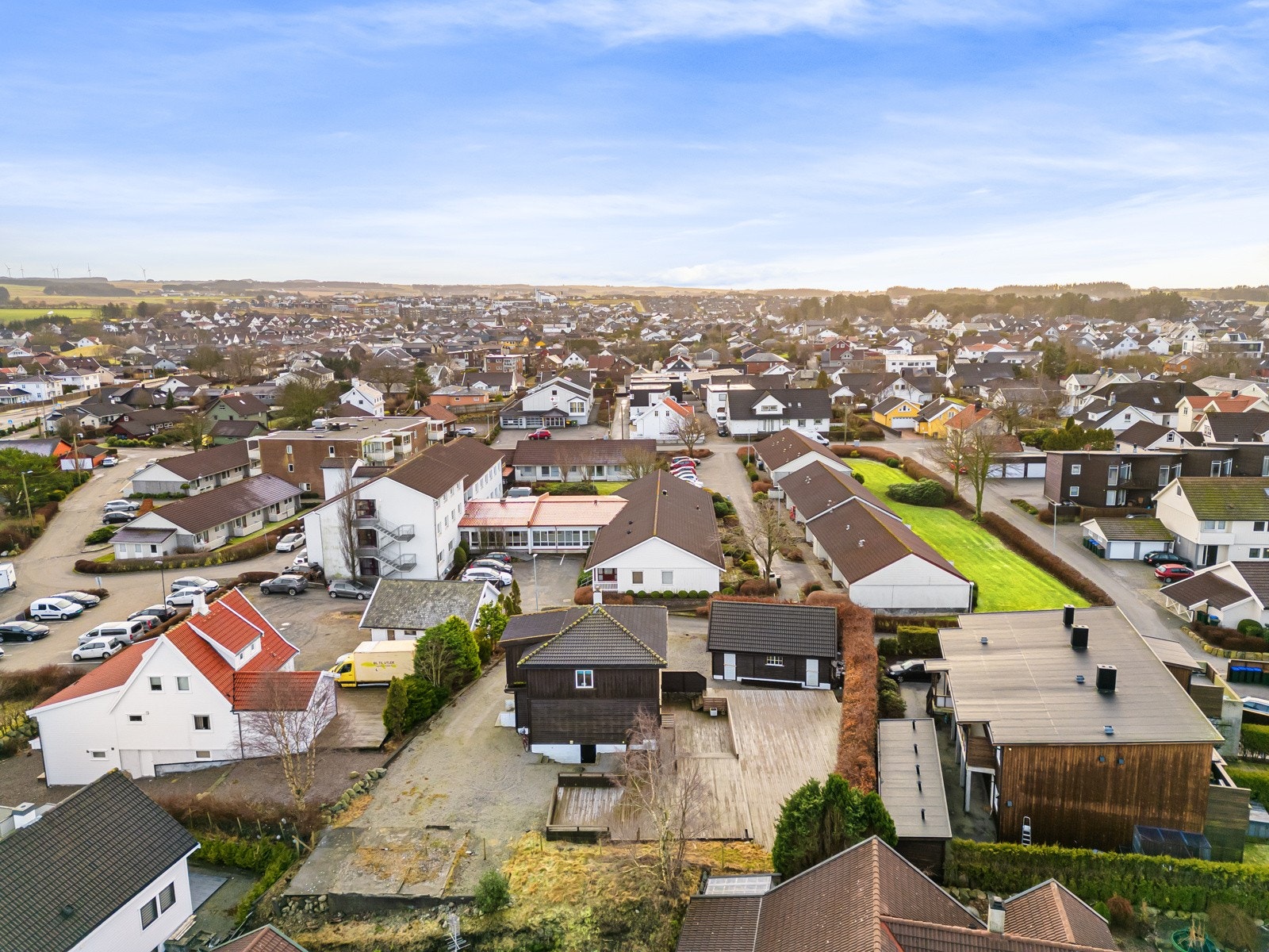 Ikke langt fra boligen finnes nydelige tur- og rekreasjonsområder og under 200 meter fra boligen ligger Fugleparken. Parken er et populært utfartssted, særlig for skoler og barnehager Galleribilde