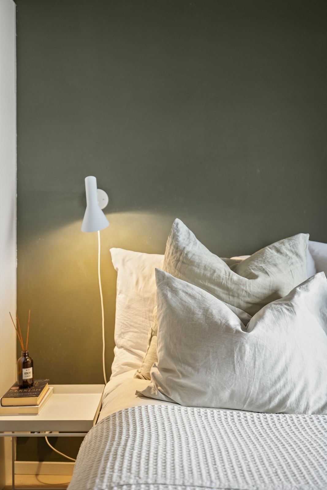 Soverommet er malt i en lun og behagelig farge. Galleribilde