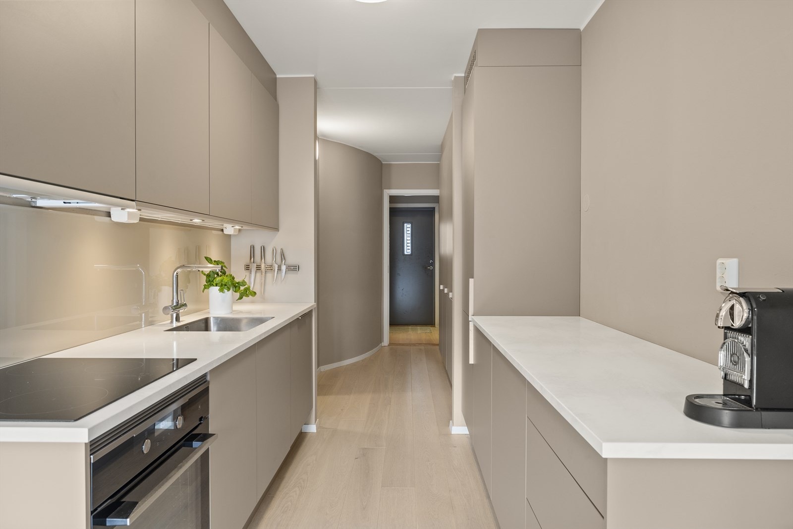 Det ble montert nytt kjøkken i 2020 fra Sigdal. Galleribilde