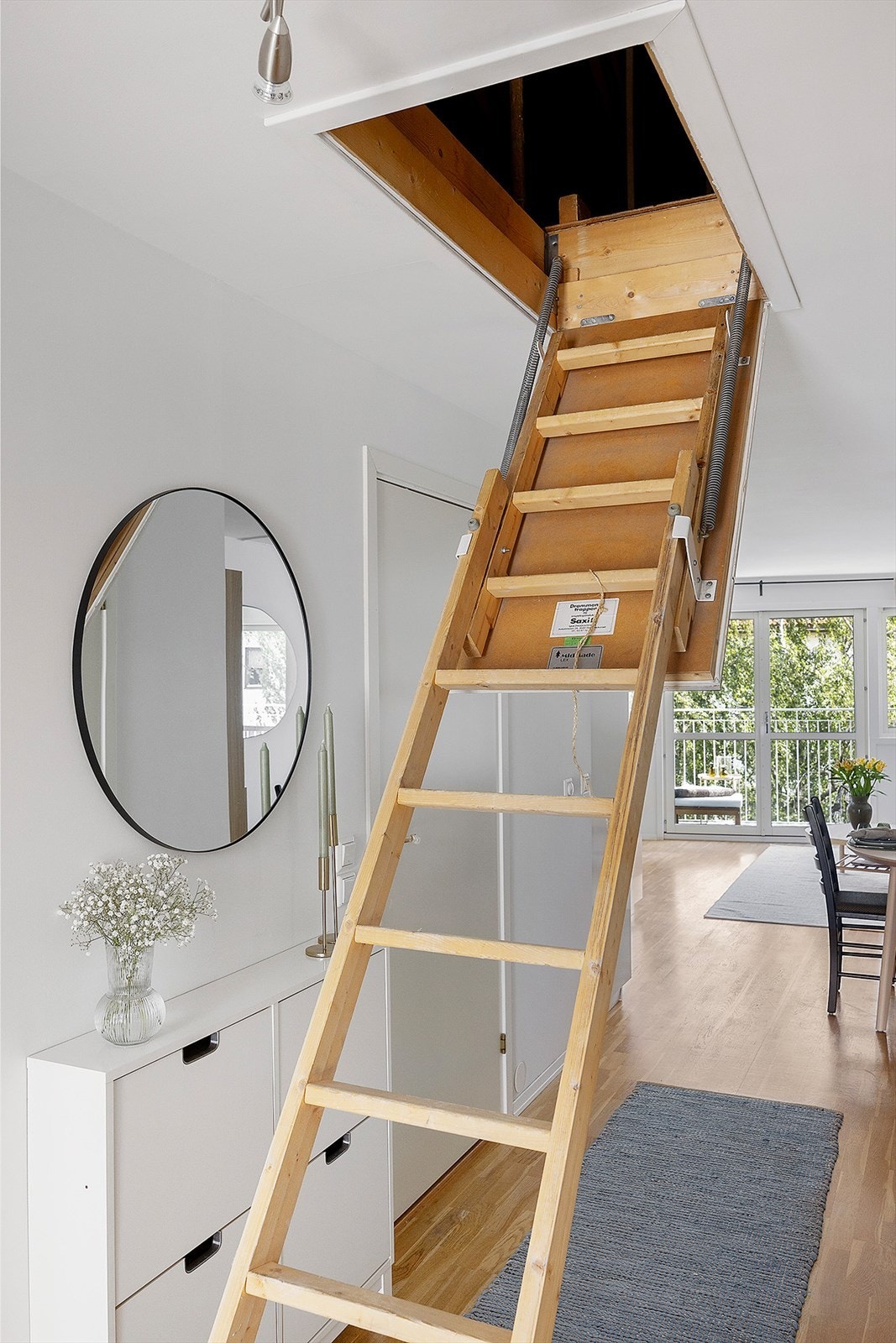 Fra gangen er det adkomst til leilighetens private loft Galleribilde