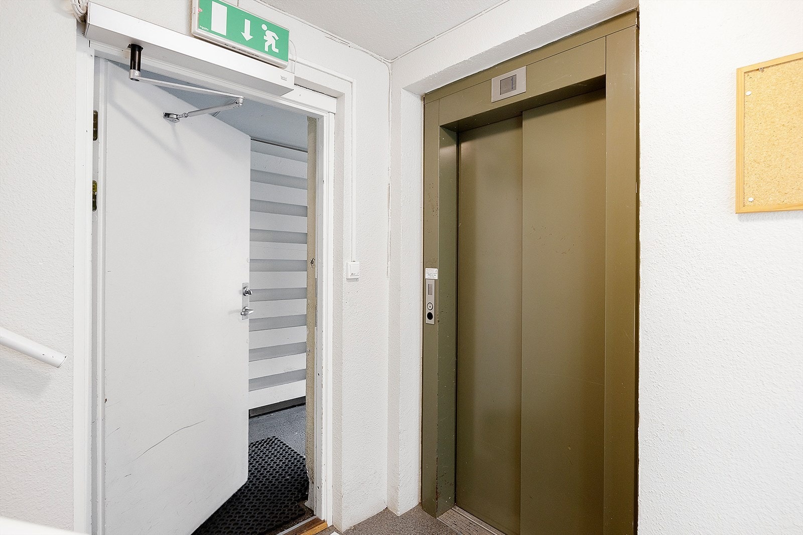 Det er heis i bygget Galleribilde