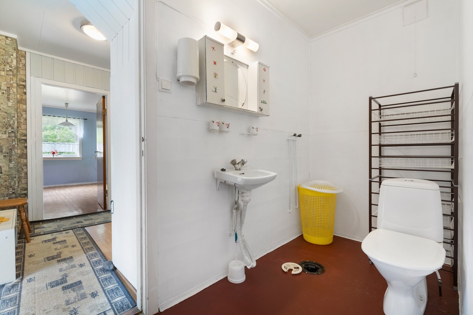 WC i hovedetasjen, tidligere bad. Galleribilde