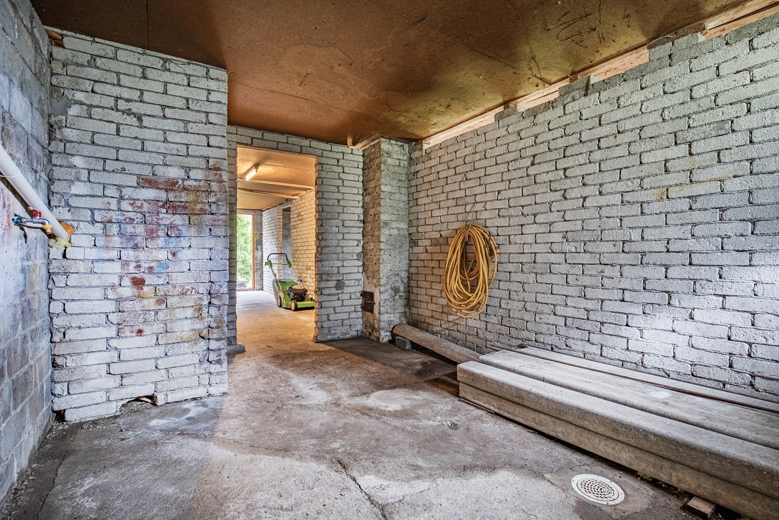 Rom med sluk og vannkran Galleribilde