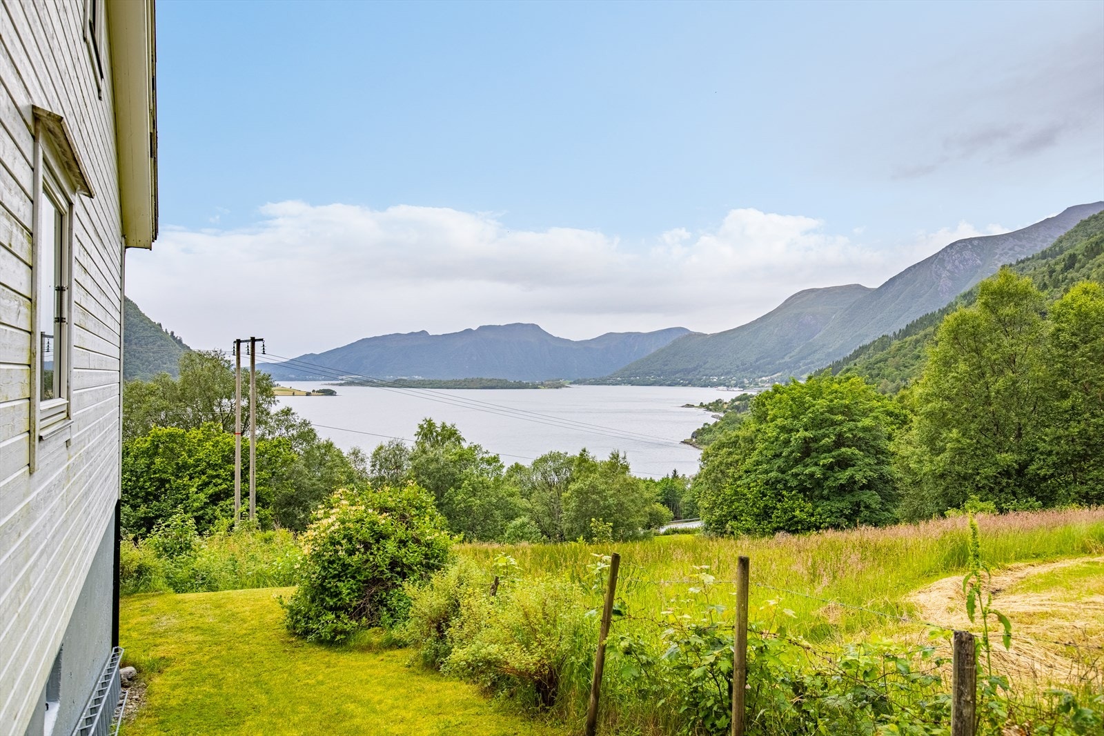 Det er nydelig utsikt fra eiendommen! Galleribilde