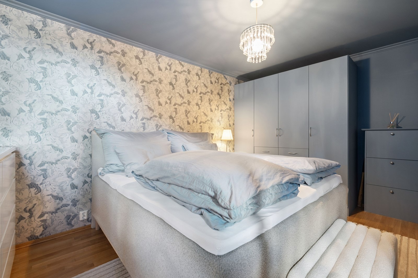 Soverom malt i delikate farger Galleribilde