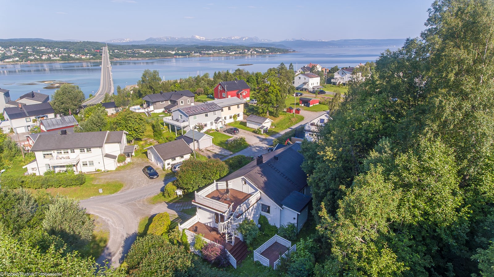 Fra boligen er det kort vei til Senja med mange fine turmål. Galleribilde