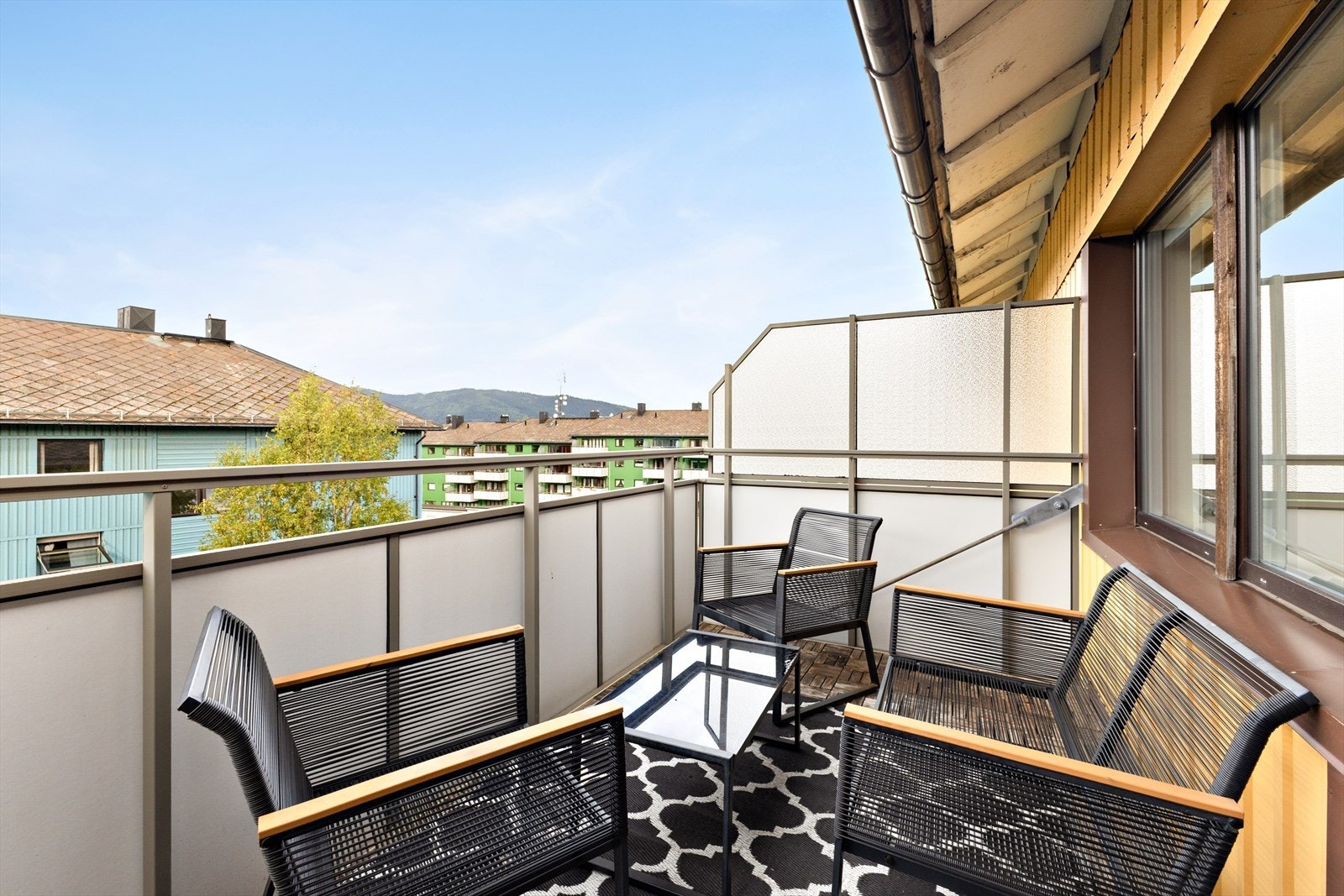 En av mange fordeler ved at leiligheten ligger i 4.etasje er den svært gode solgangen fra morgen til kveld. Galleribilde