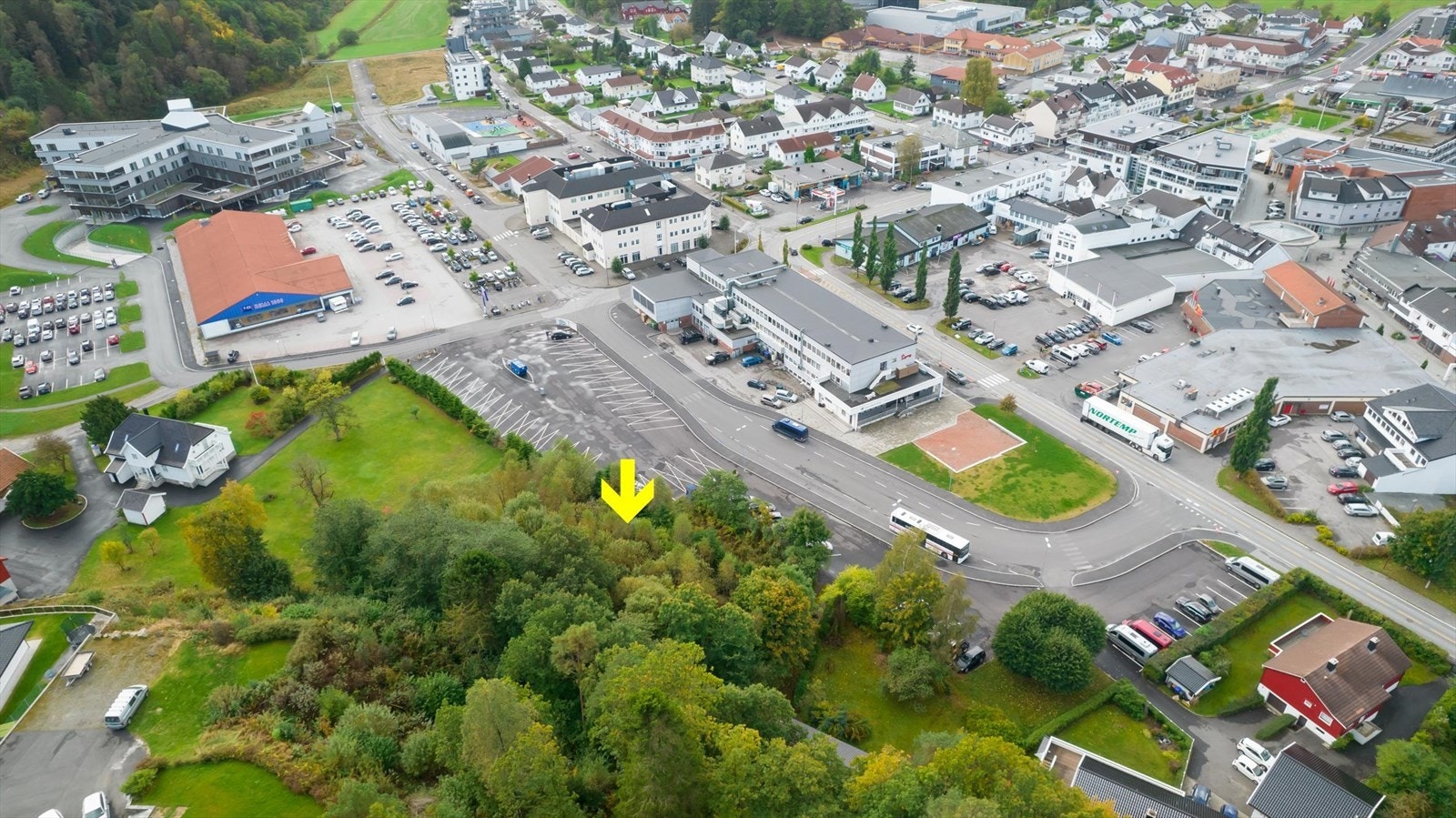 Tomten sett mot sentrum Galleribilde