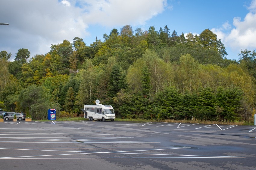 Tomt ligger i bakkant av bobil-parkeringen. Galleribilde