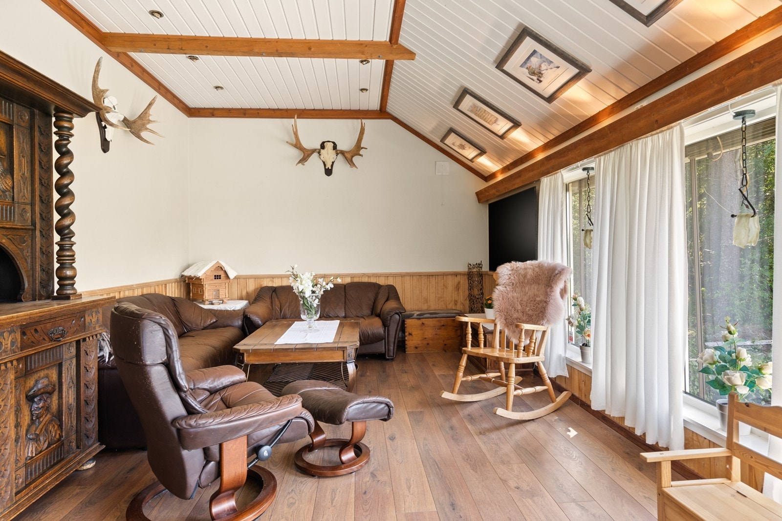 Stuen har god plass til sofagruppe. Galleribilde