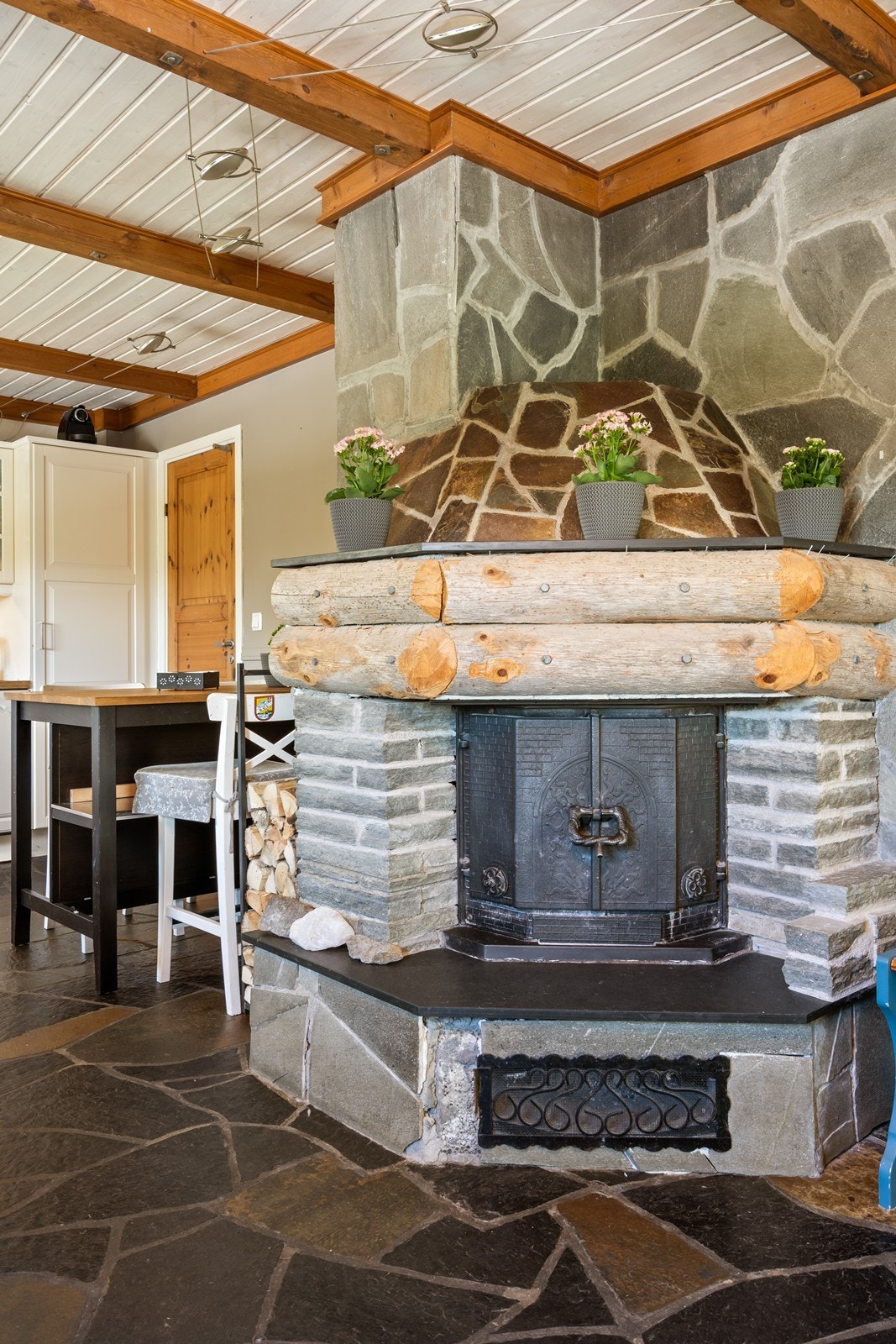 Detaljbilde av peisen Galleribilde