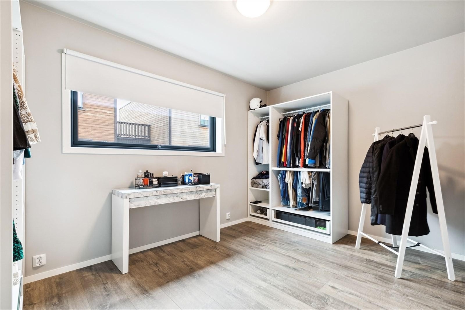 Begge soverommene i denne etasjen har god plass til dobbeltseng og garderobeløsninger Galleribilde