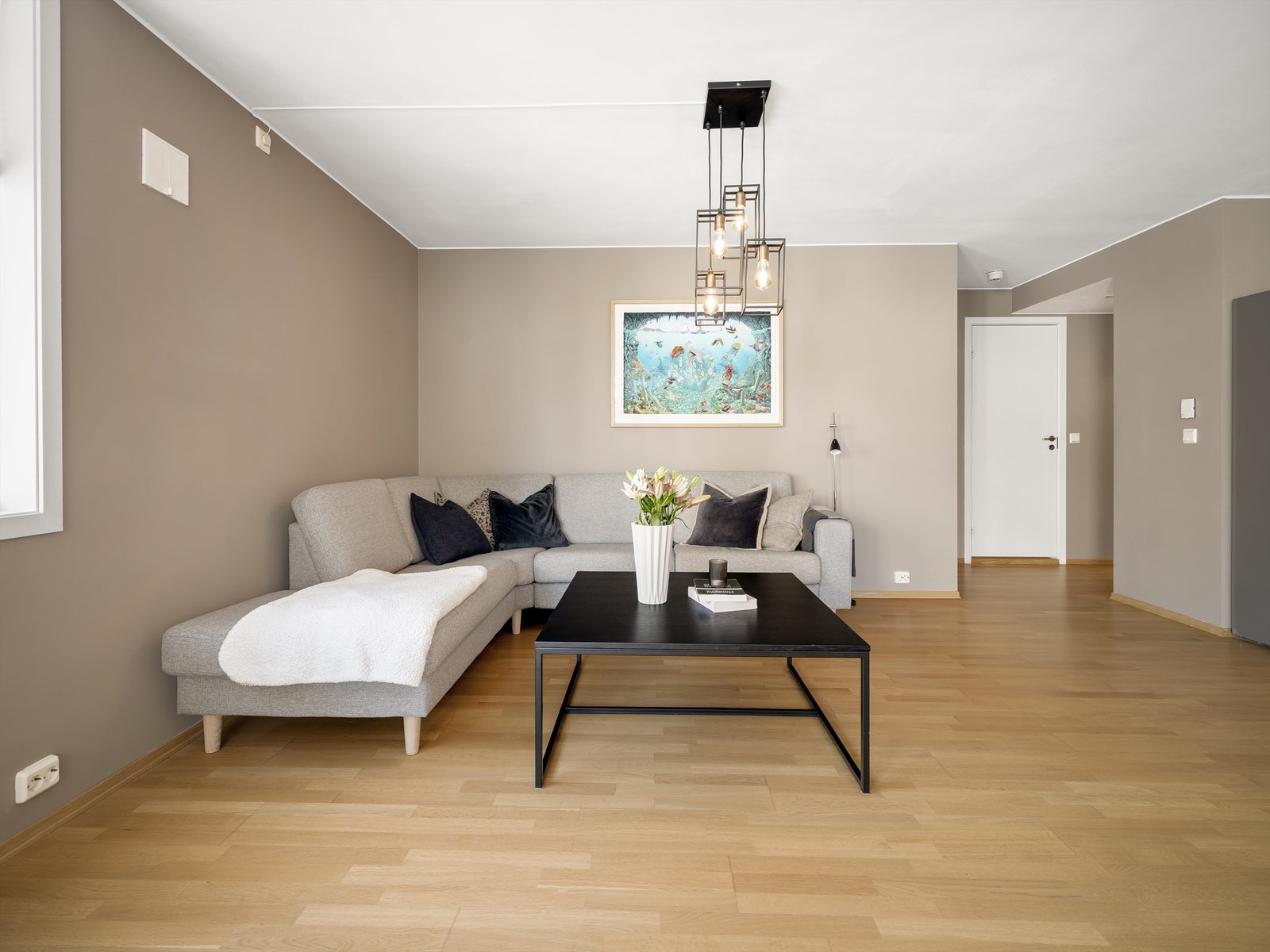 Malerarbeid er utført i hele leiligheten i nyere tid, senest i 2022. Galleribilde