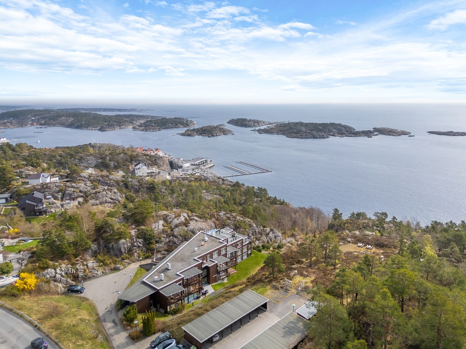 På vegne av selger ønsker Louise Tallaksen /v Eiendomsmegler Norge velkommen til en hyggelig visning! Galleribilde