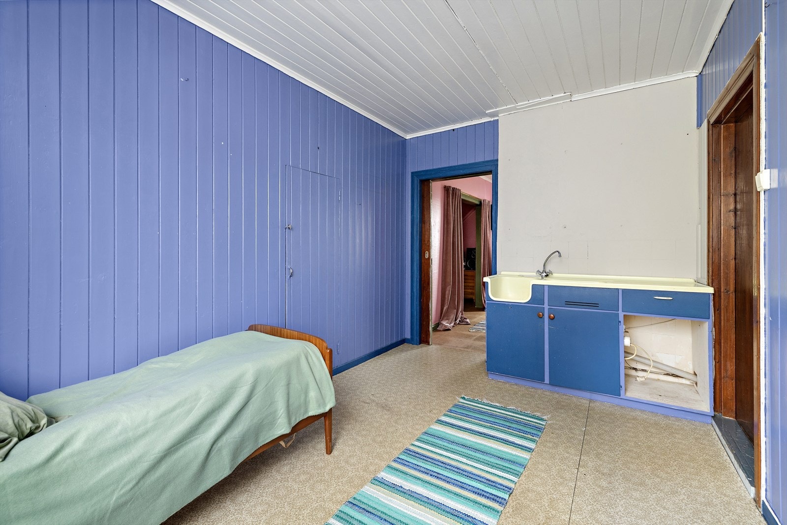 Rommet har videre adkomst inn til det andre soverommet. Galleribilde